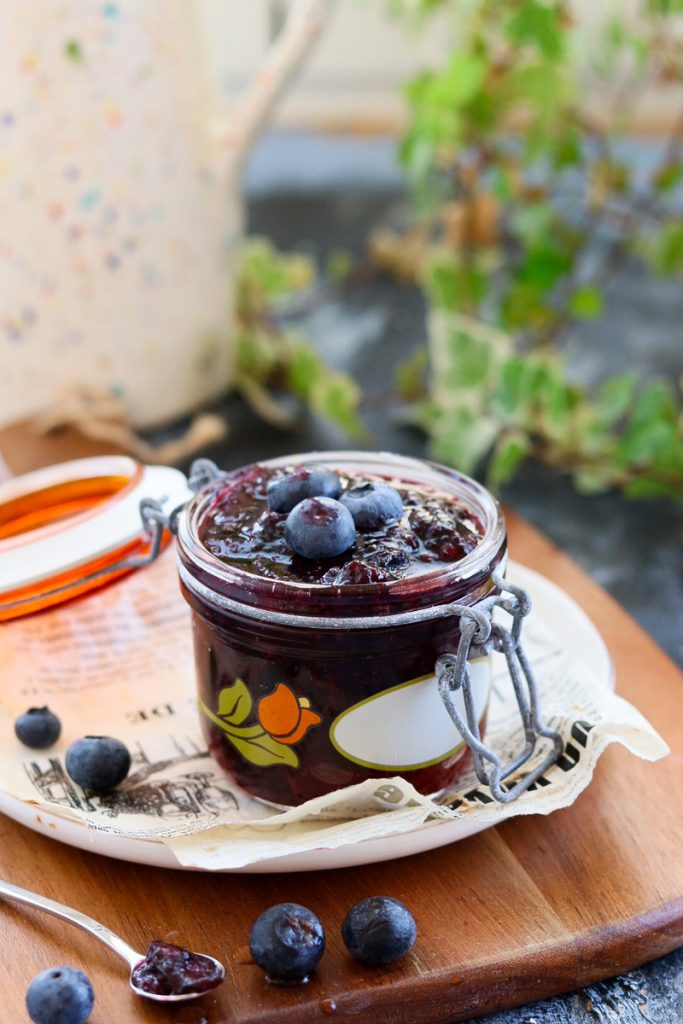 BLUEBERRY JAM READY IN A FEW MINUTES