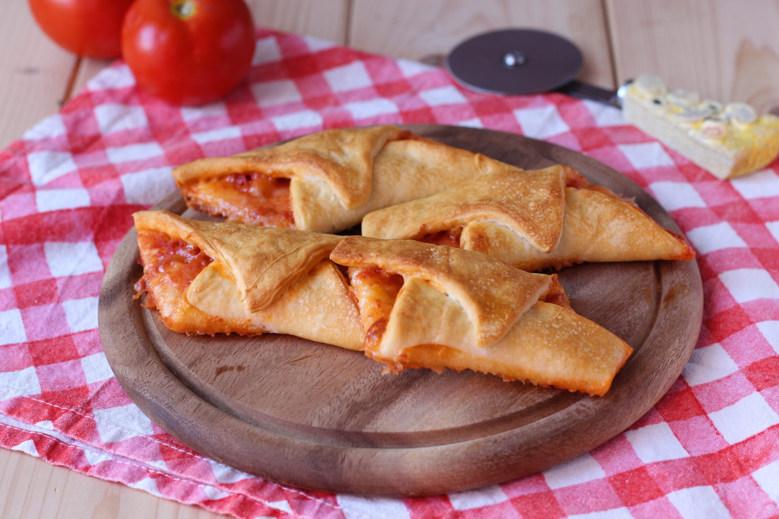 Ready Pizza Cannoli with Tomato and Mozzarella