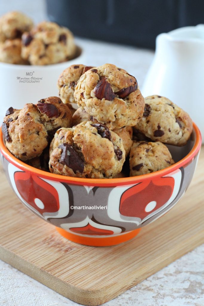 Mini Oat and Chocolate Cookies