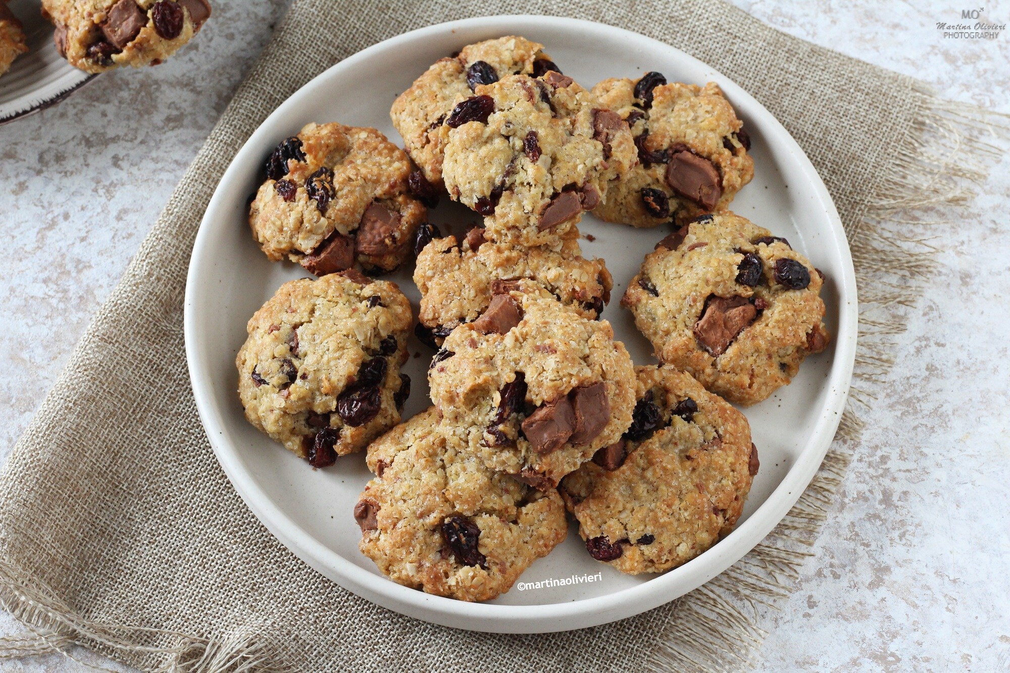 Oatmeal Cookies with Raisins and Chocolate