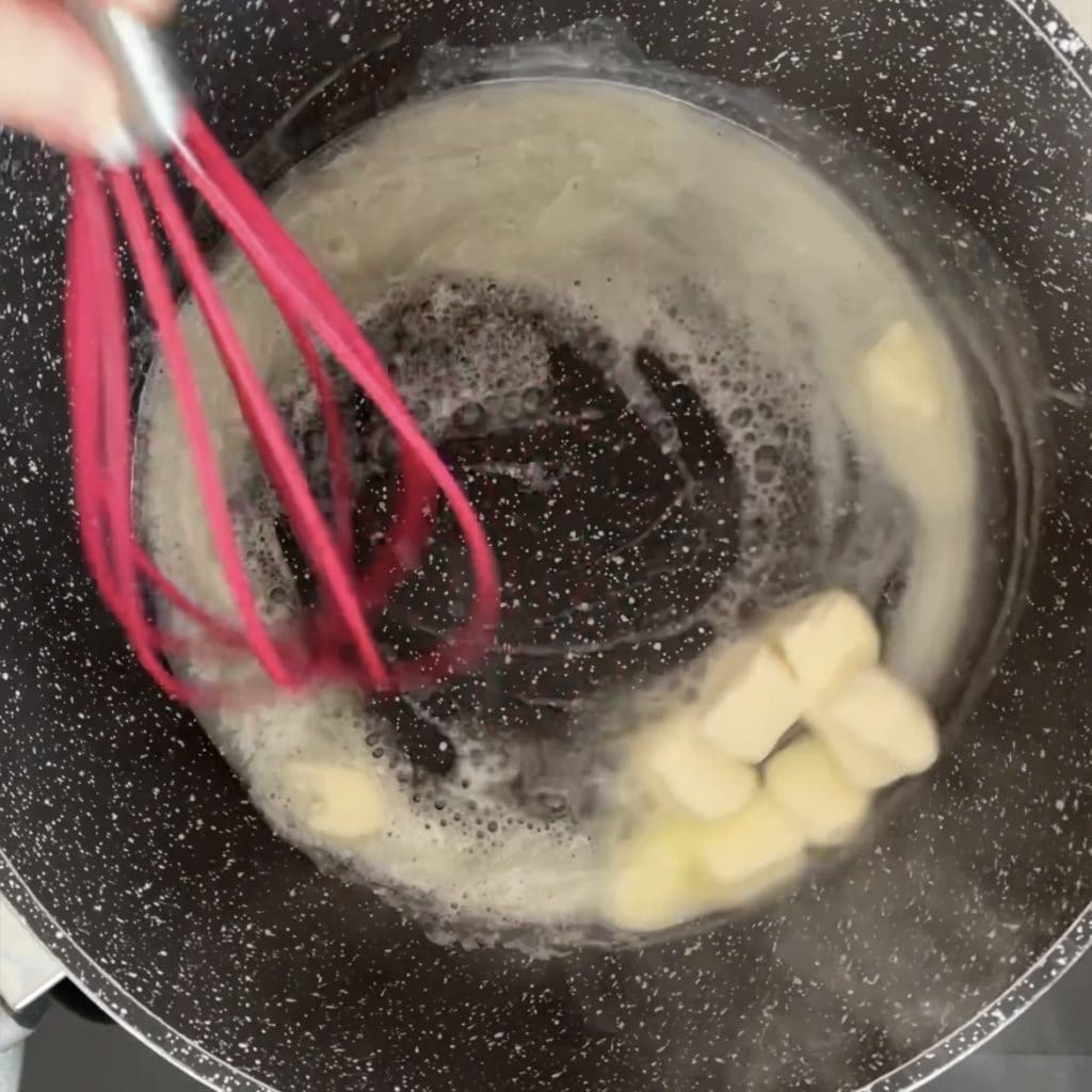 Oven-baked stuffed fresh pasta bundles