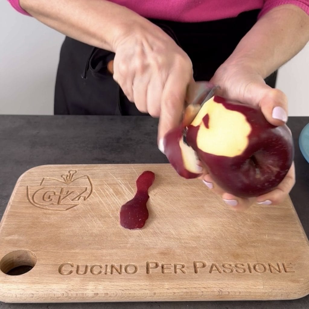 Puff pastry swirls with grated apple