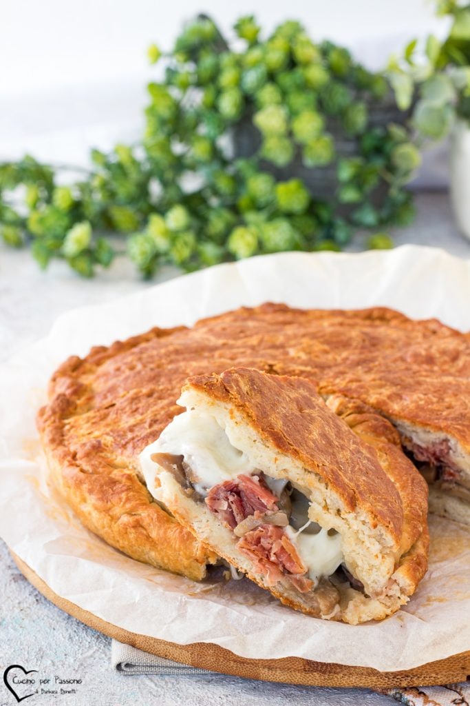 Quick focaccia with speck and mushrooms without rising