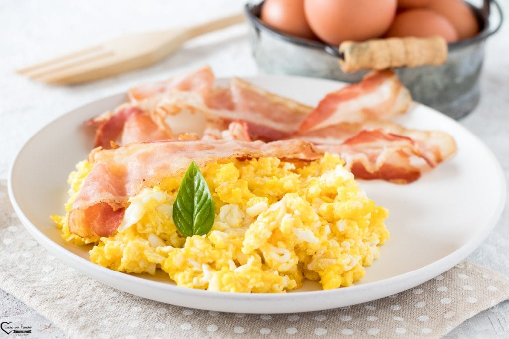 Scrambled eggs with bacon