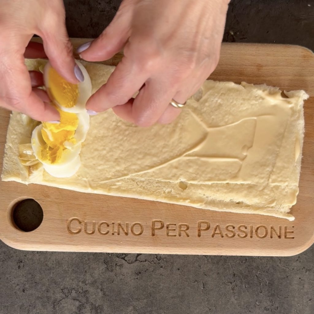 Vegetarian sandwich rolls with eggs and artichokes