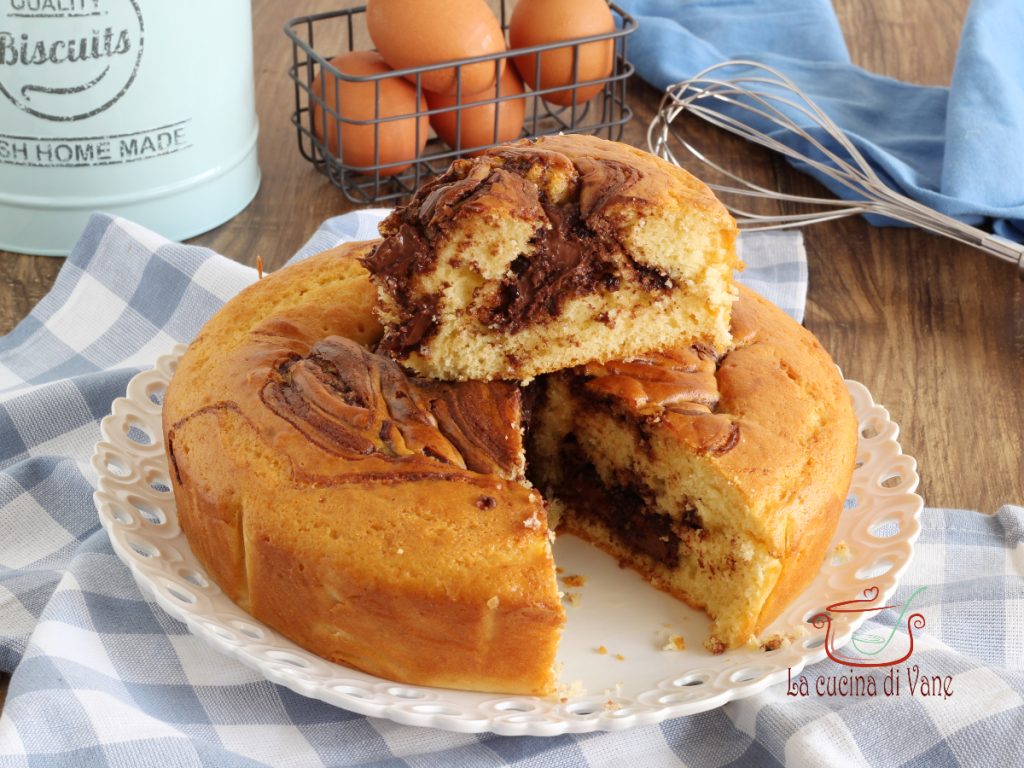 YOGURT AND NUTELLA CAKE