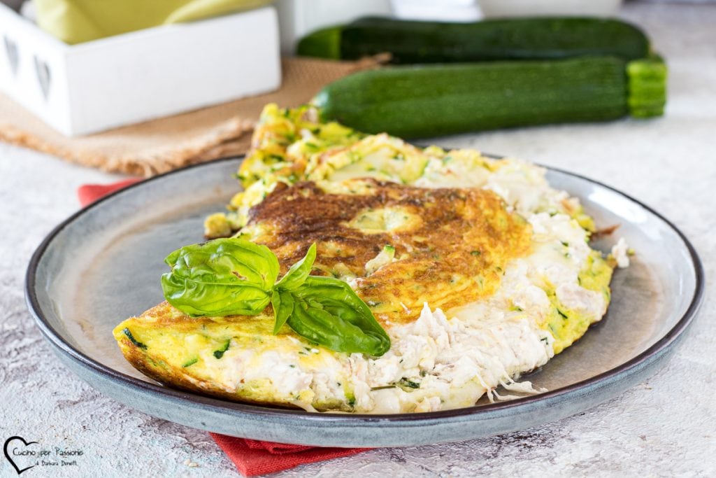 Zucchini omelette stuffed with tuna