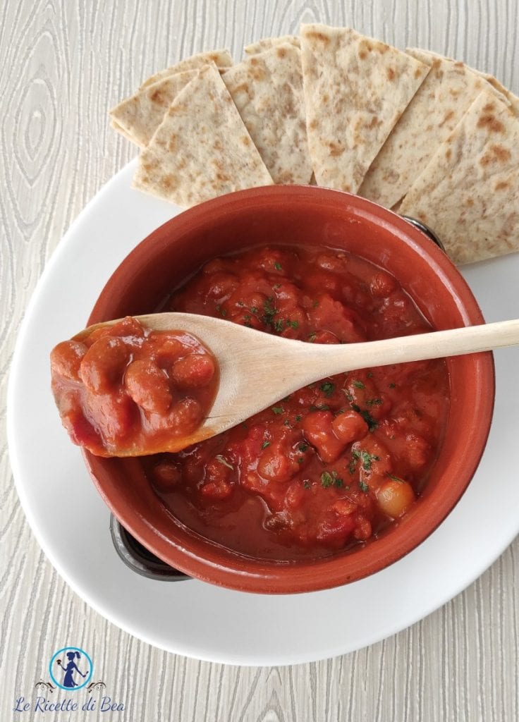 beans with tomato sauce
