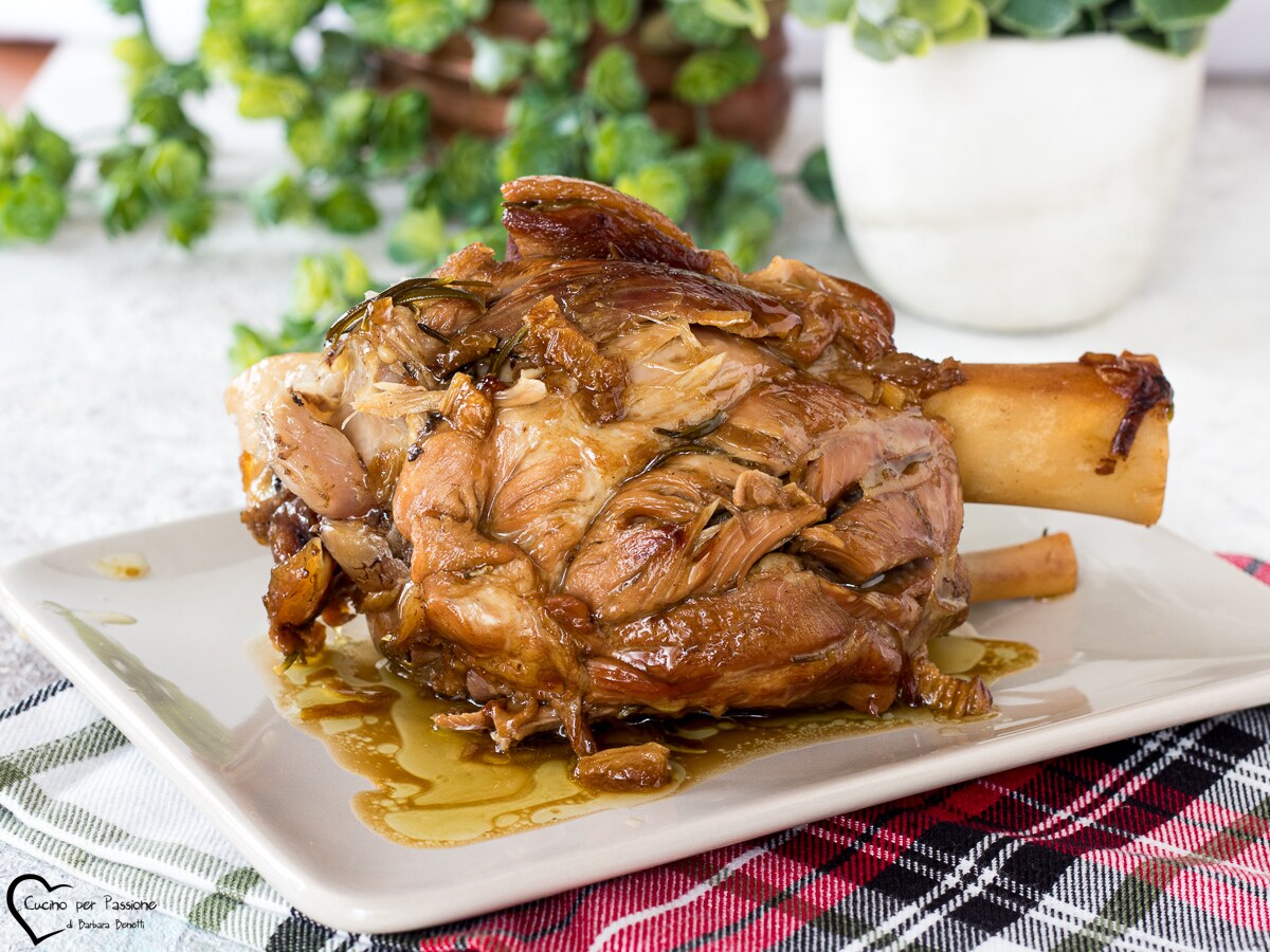 BEER-BRAISED PORK SHANK