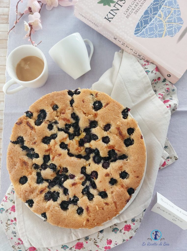 cake with blueberries