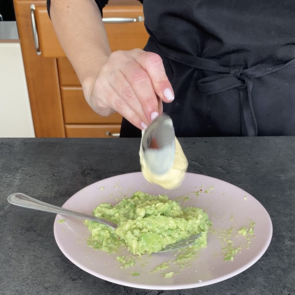 brisée pastry baskets with salmon and avocado