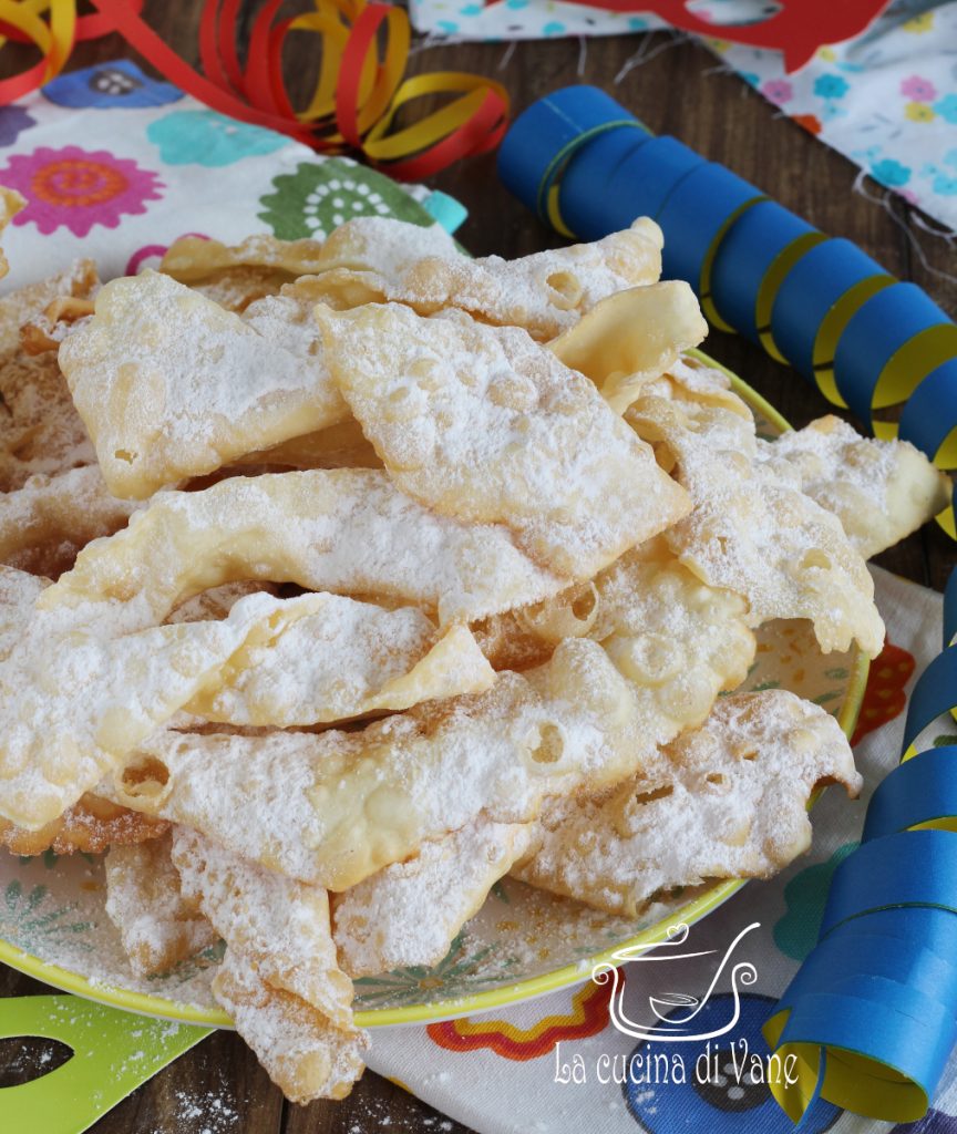 carnival chiacchiere