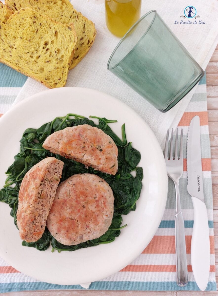 Chicken Hamburger with Vegetables and Scamorza Cheese