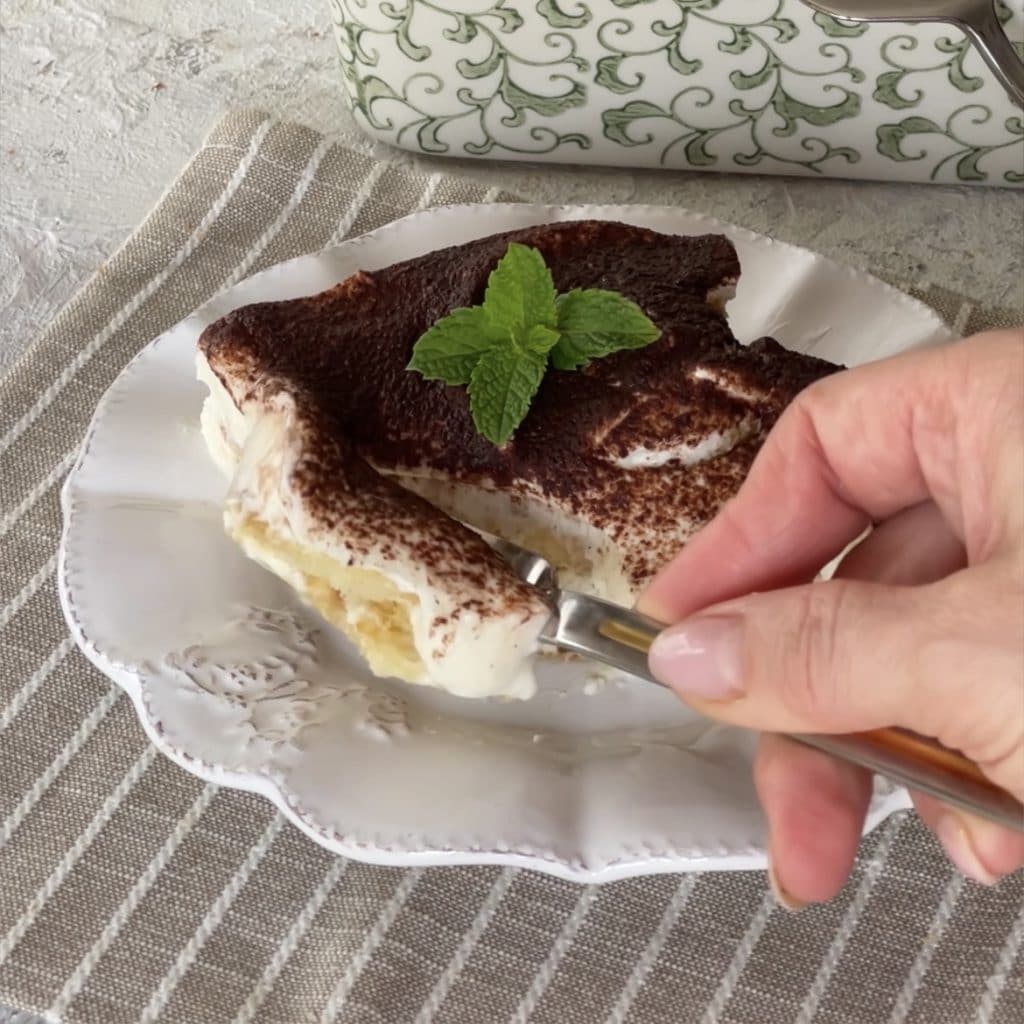 dessert with pavesini and coffee