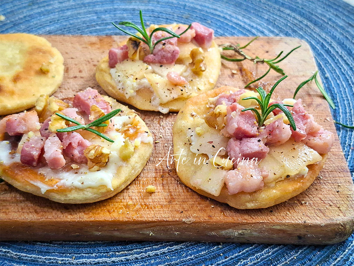 GORGONZOLA AND PEAR MINI PIZZAS
