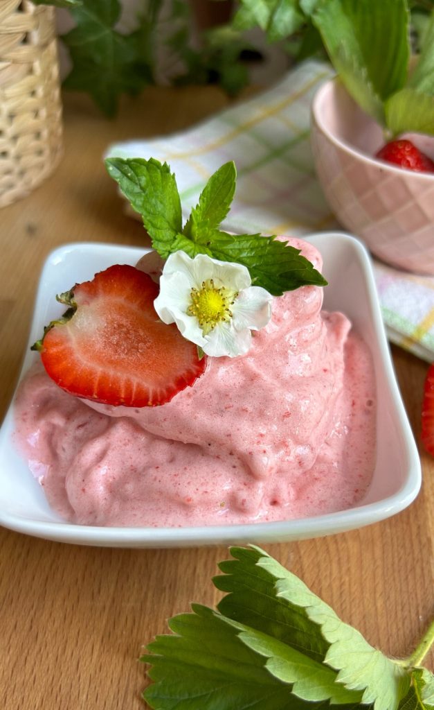 Ice Cream WITHOUT ICE CREAM MAKER and WITHOUT CONDENSED MILK STRAWBERRIES BANANA