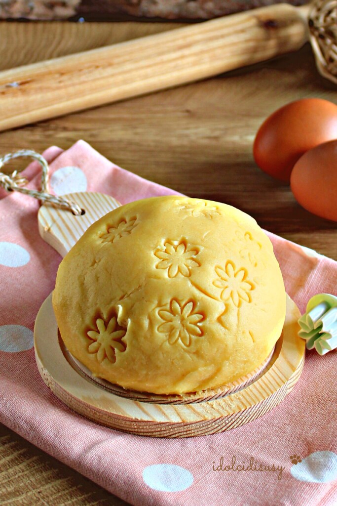 dough on cutting board of gluten-free shortcrust pastry