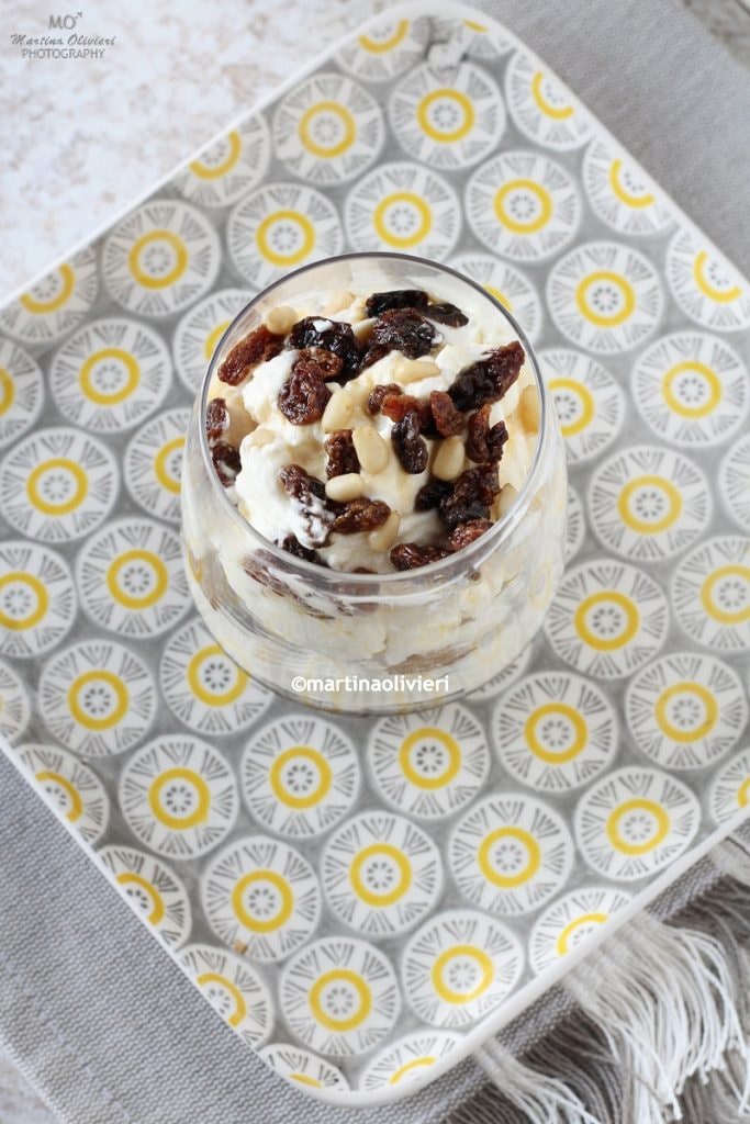 Cups with Mascarpone Cream, Raisins, and Pine Nuts