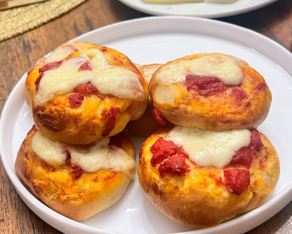 soft mini pizzas with oil