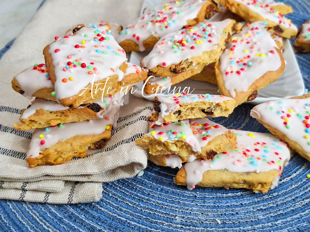 PABASSINAS Sardinian Christmas Sweets with Almonds and Raisins