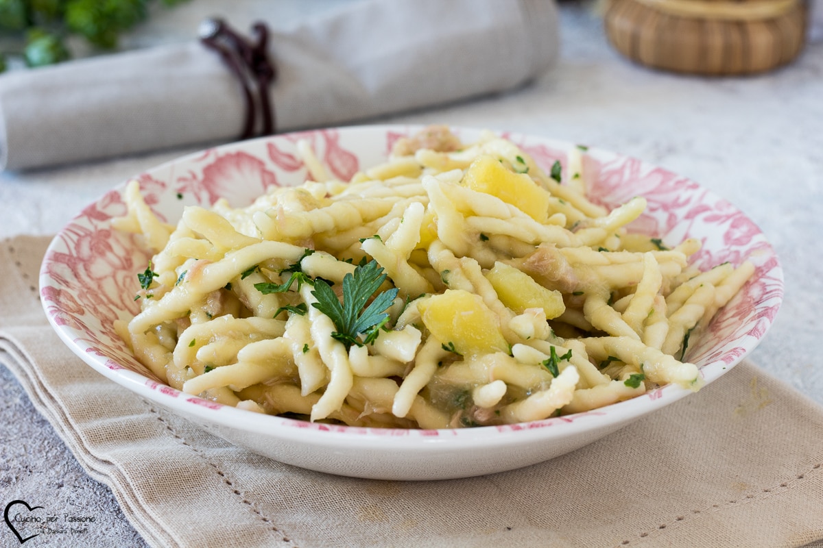 PASTA WITH POTATOES AND TUNA