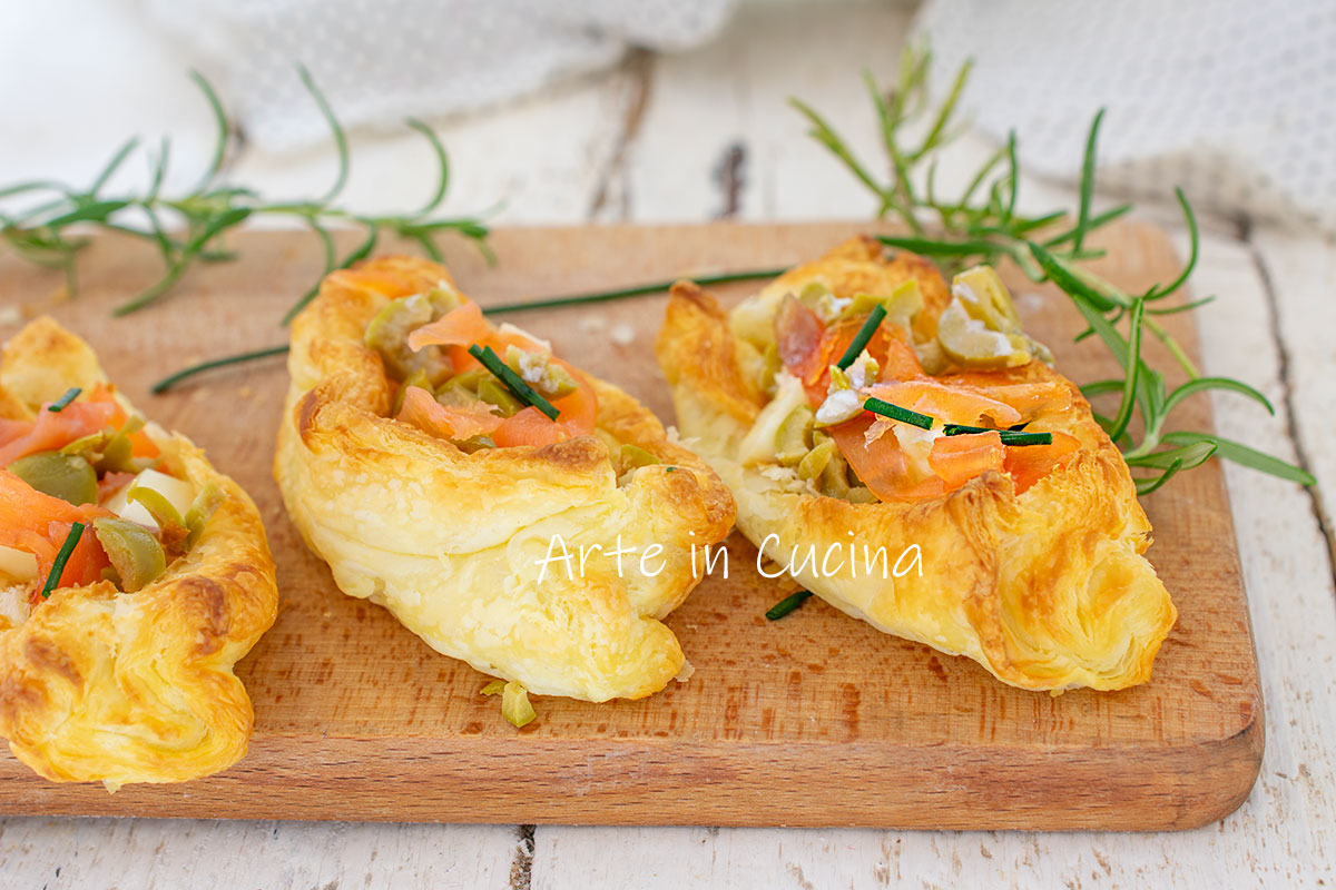 Puff Pastry Baskets with Salmon and Provola