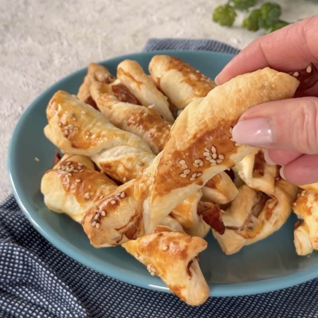 puff pastry breadsticks with bacon