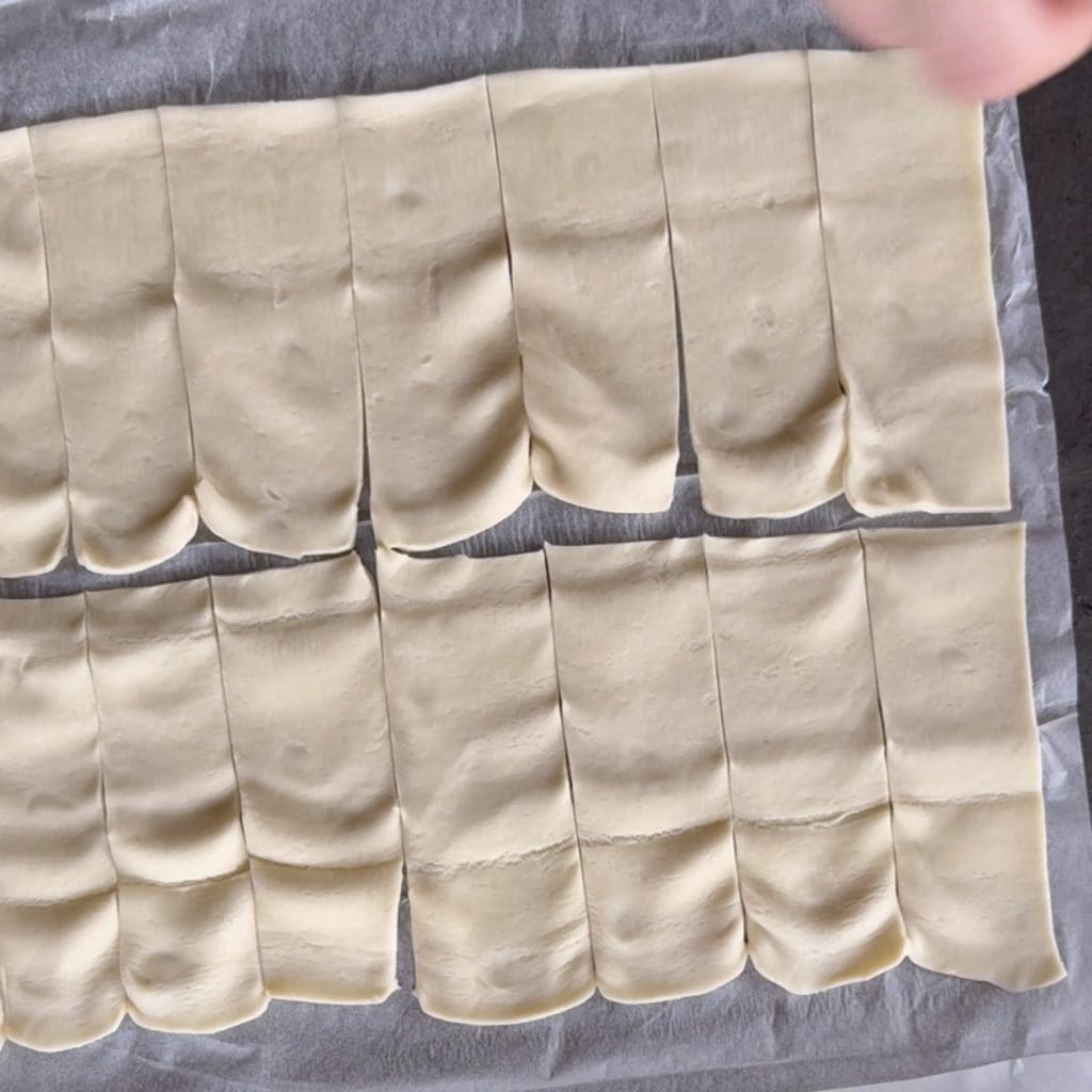 puff pastry breadsticks with bacon