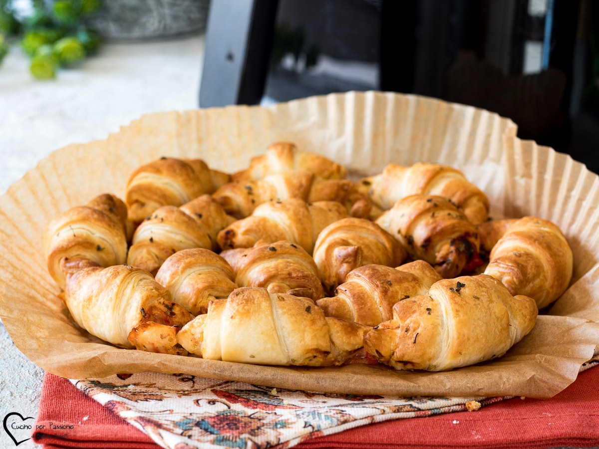 PUFF PASTRY CROISSANTS IN AIR FRYER