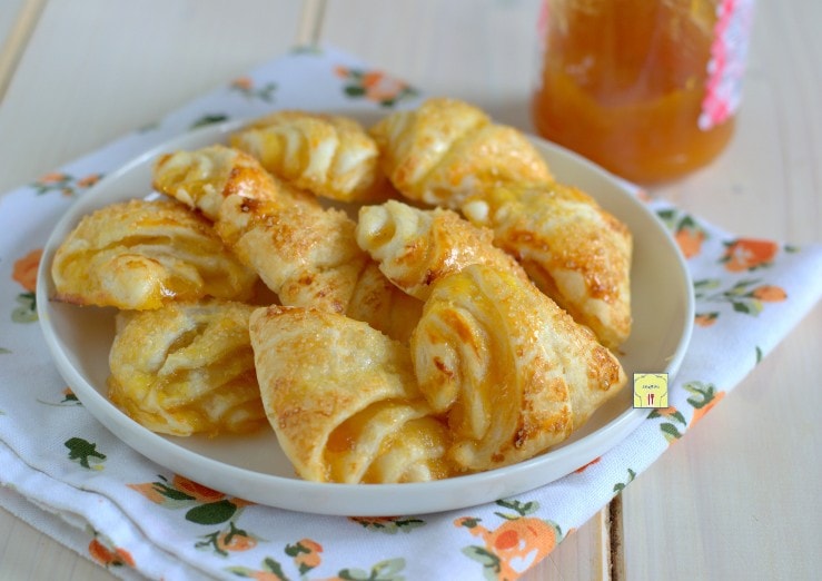 Quick Puff Pastries with Jam