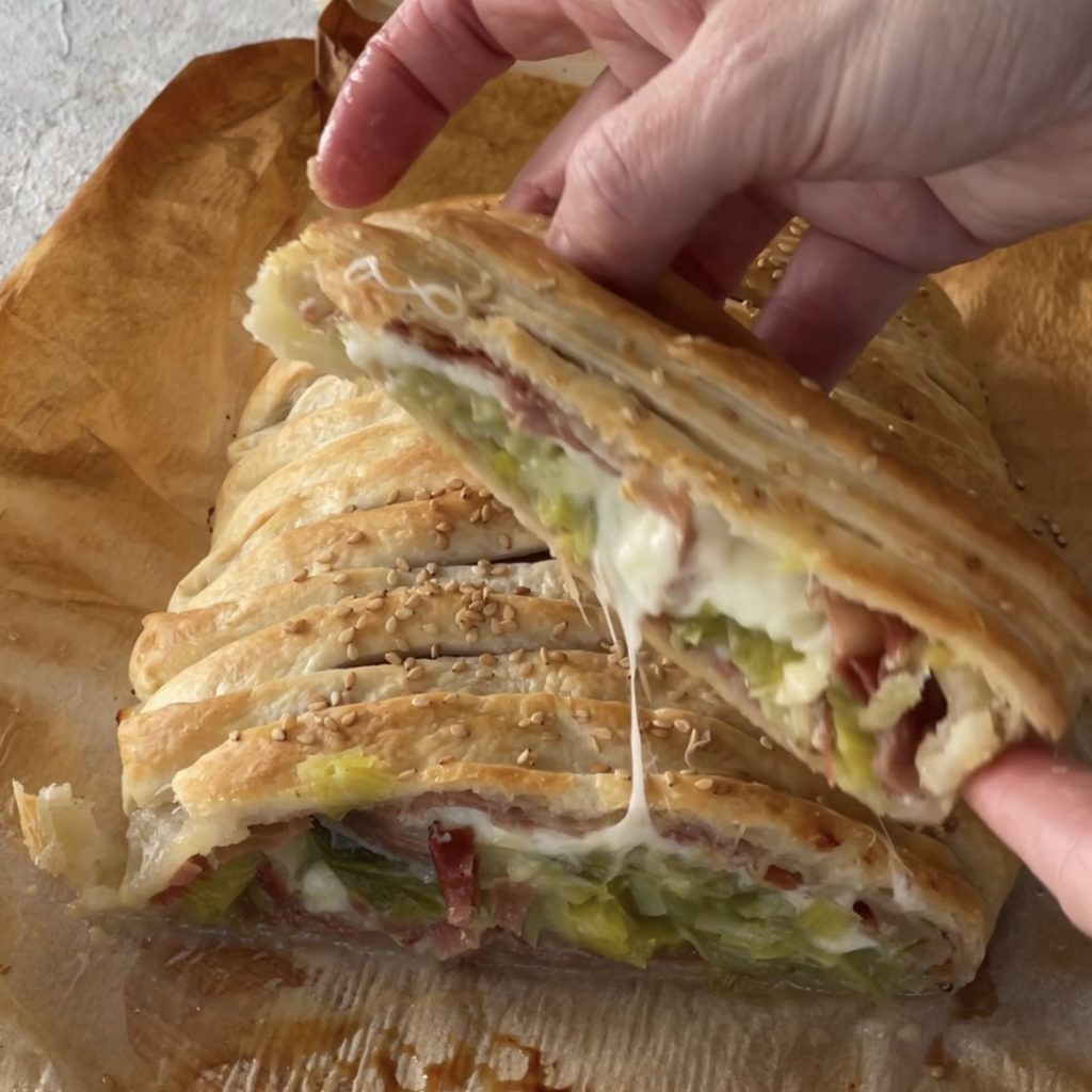 Savory pie with leeks and speck