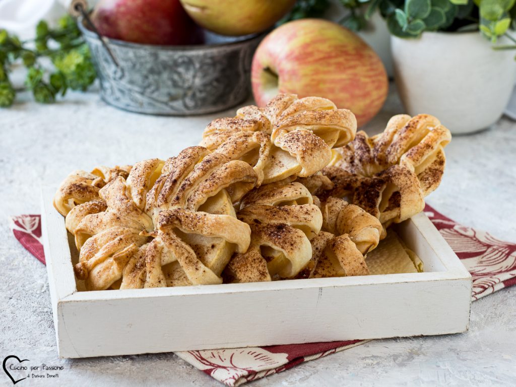 sliced apples with puff pastry