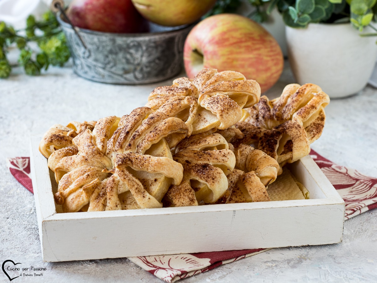 SLICED APPLES WITH PUFF PASTRY
