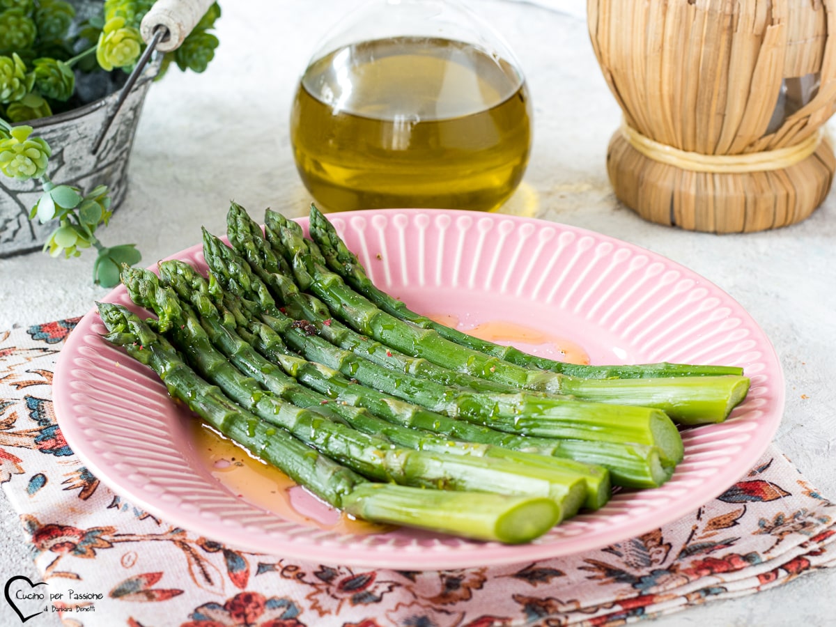 STEAMED ASPARAGUS