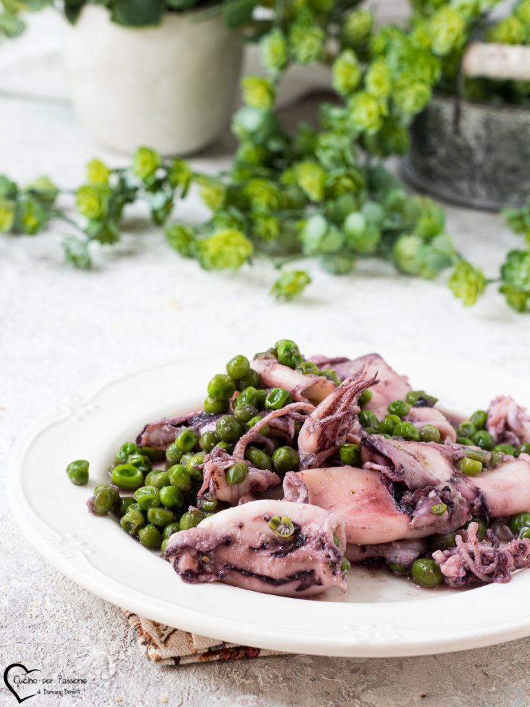 stewed squid with peas
