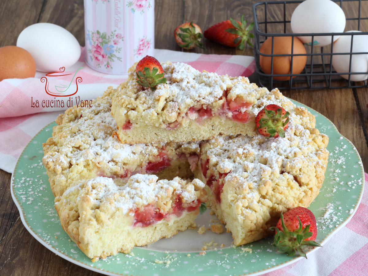 STRAWBERRY AND RICOTTA CRUMBLE CAKE