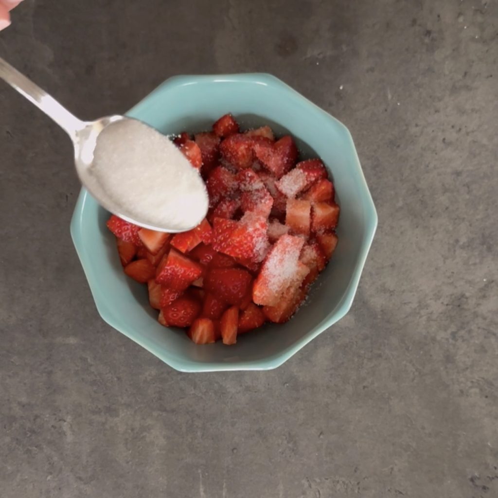 strawberry cold cake