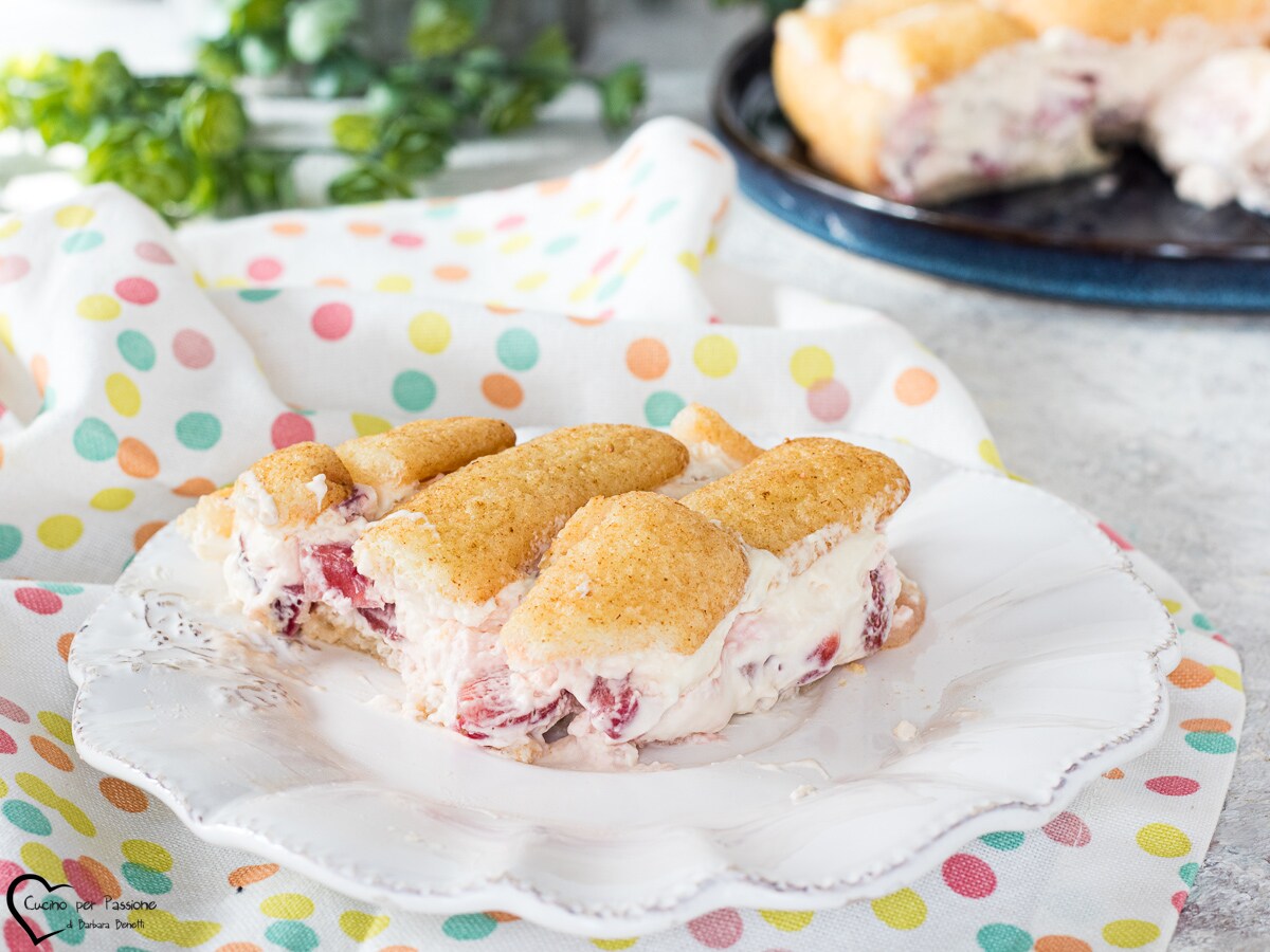 STRAWBERRY COLD CAKE