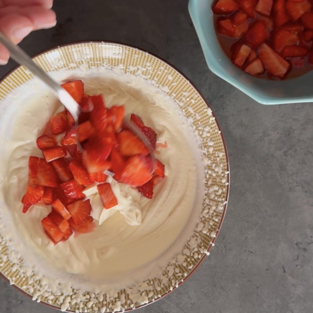 strawberry cold cake