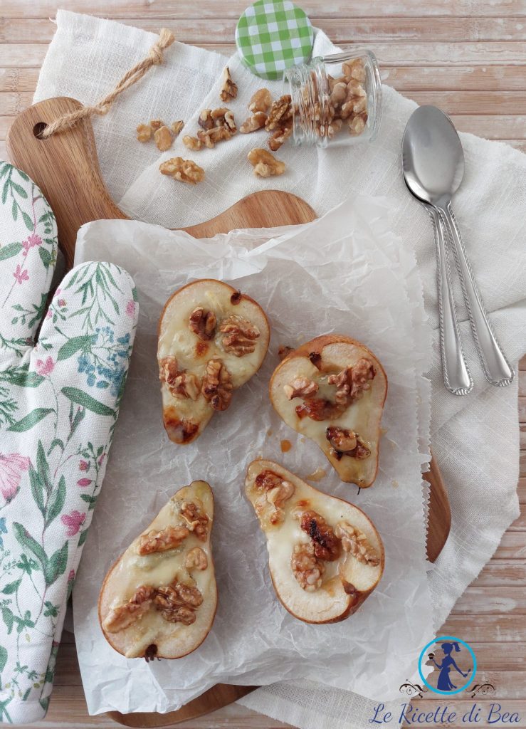 sweet gorgonzola pears honey and walnuts