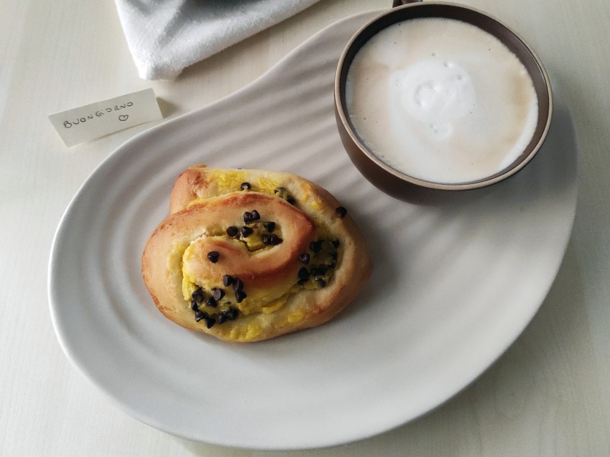 Swirls with Lemon Cream and Chocolate Chips
