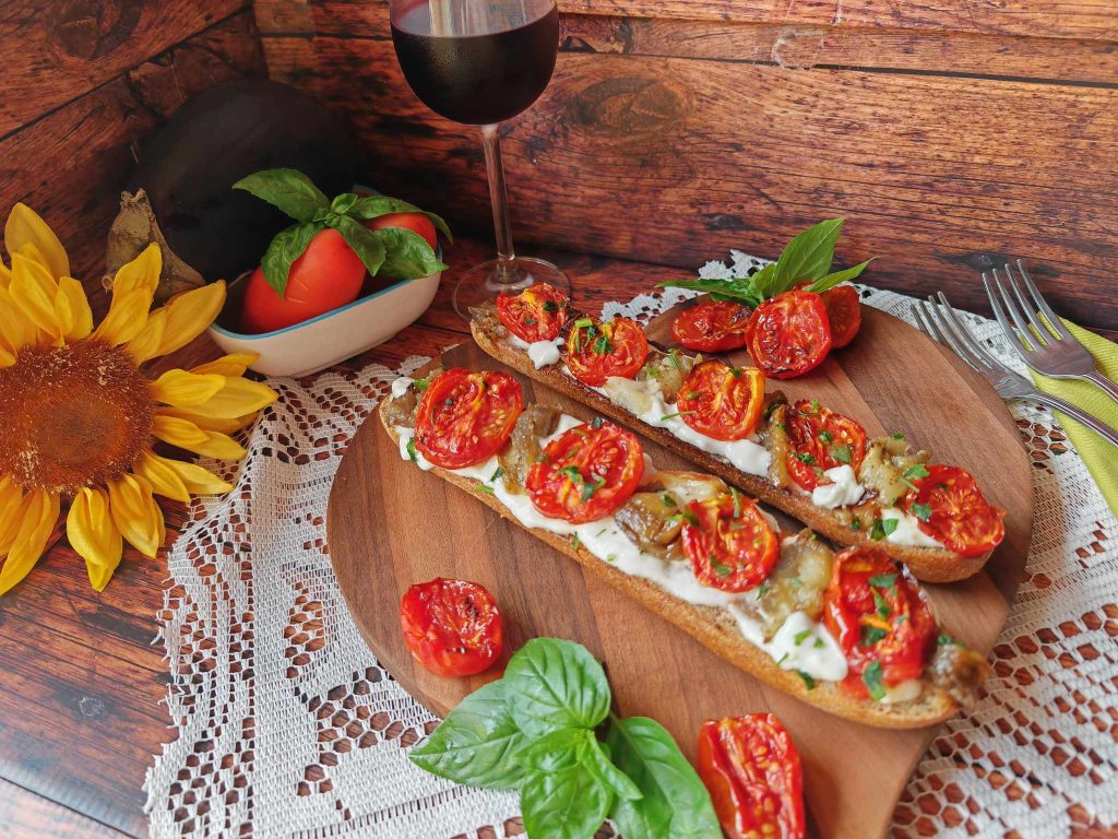 Croutons with Bread and Cherry Tomatoes
