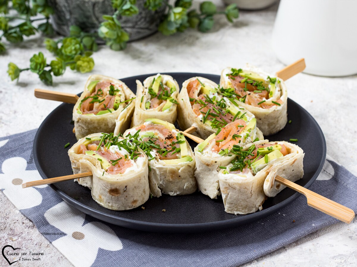 WRAP WITH SALMON AND AVOCADO