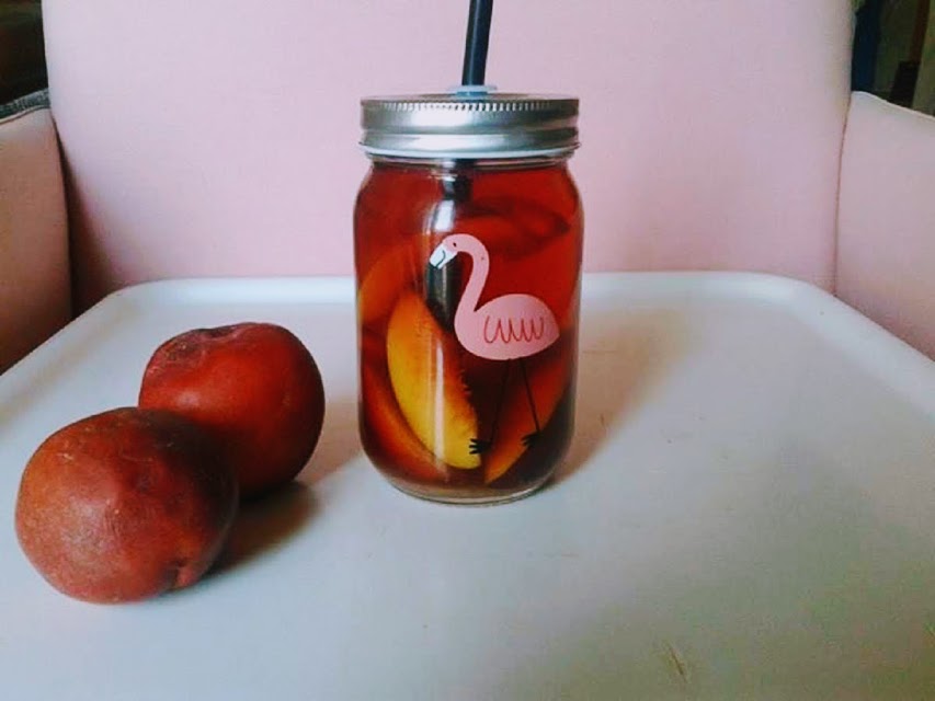 FRUIT-FLAVORED DETOX WATER