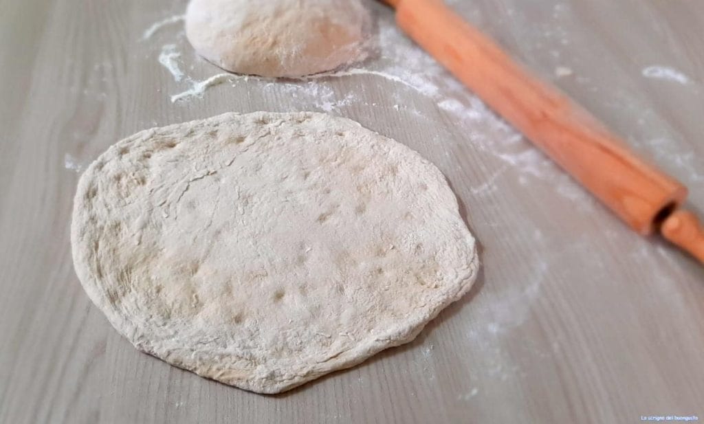 Pizza Dough with Flour Mix