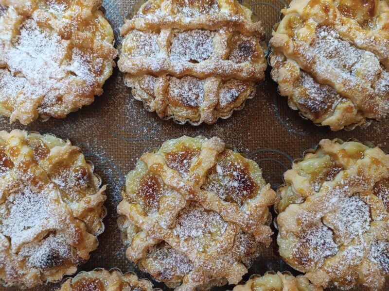 Mini Tarts with Cream and Caramel