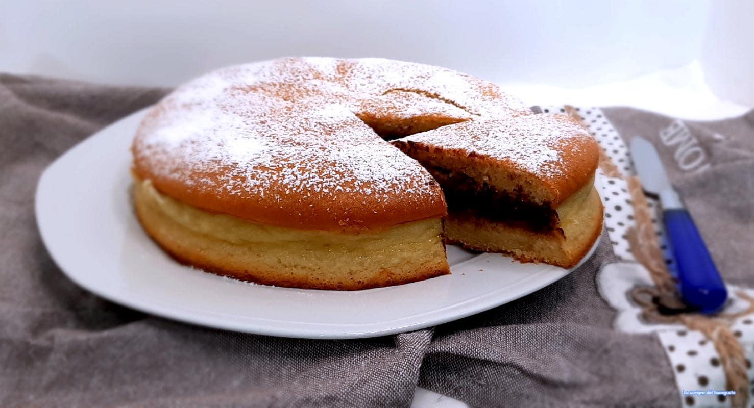 Cake with Creamy Filling