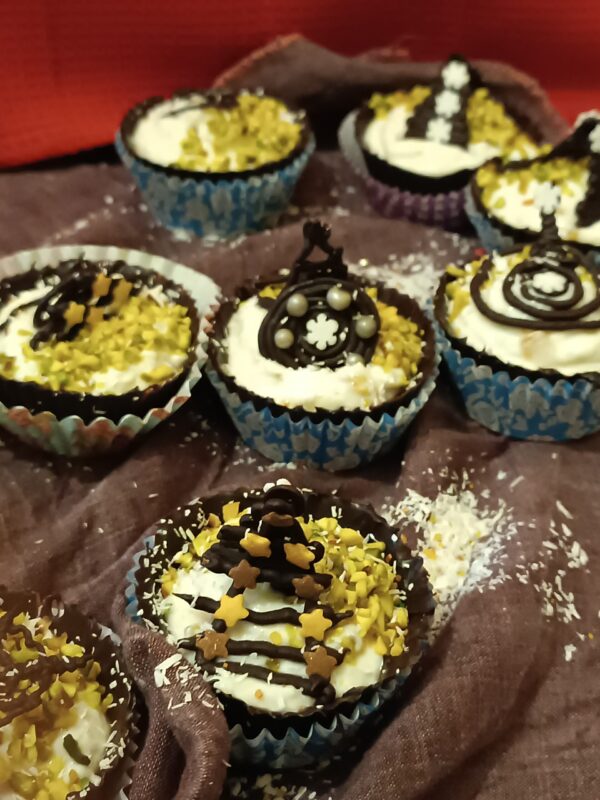 Chocolate Baskets with Ricotta and Pistachio Heart. Easy and Delicious