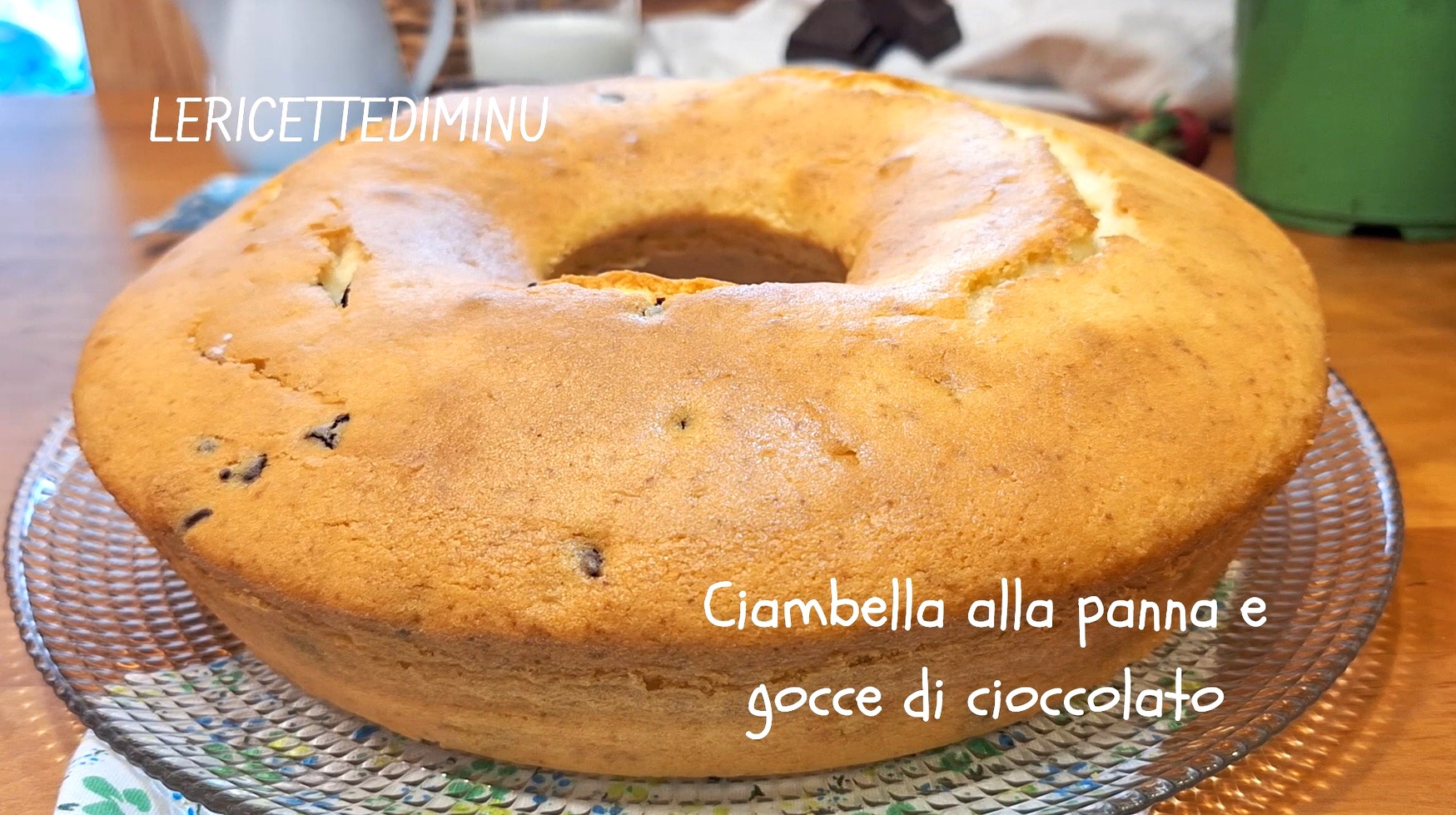 Cream Ring Cake with Chocolate Chips