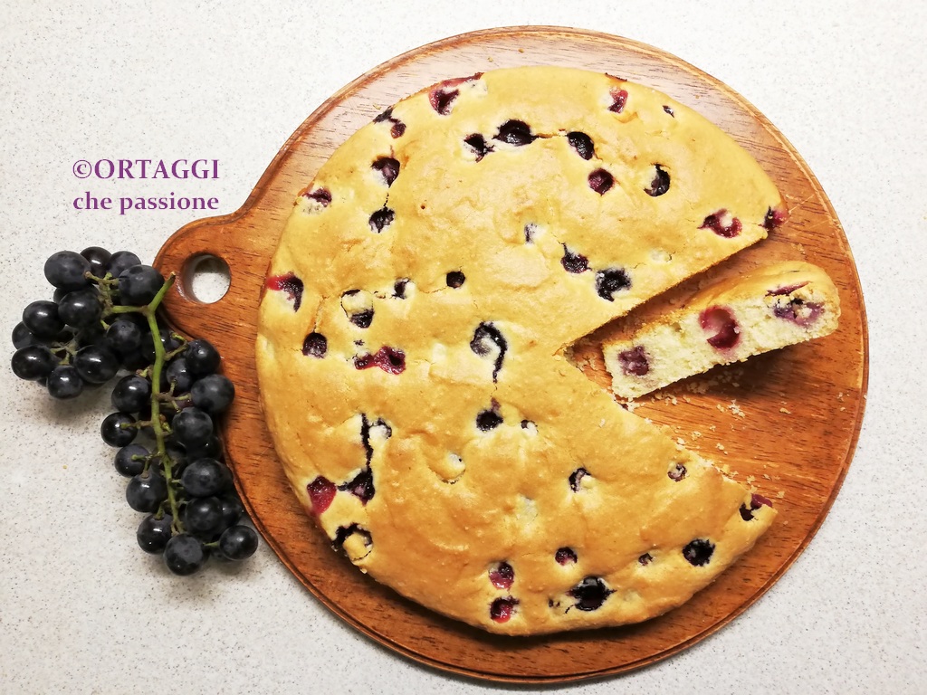 Cake with strawberry grape